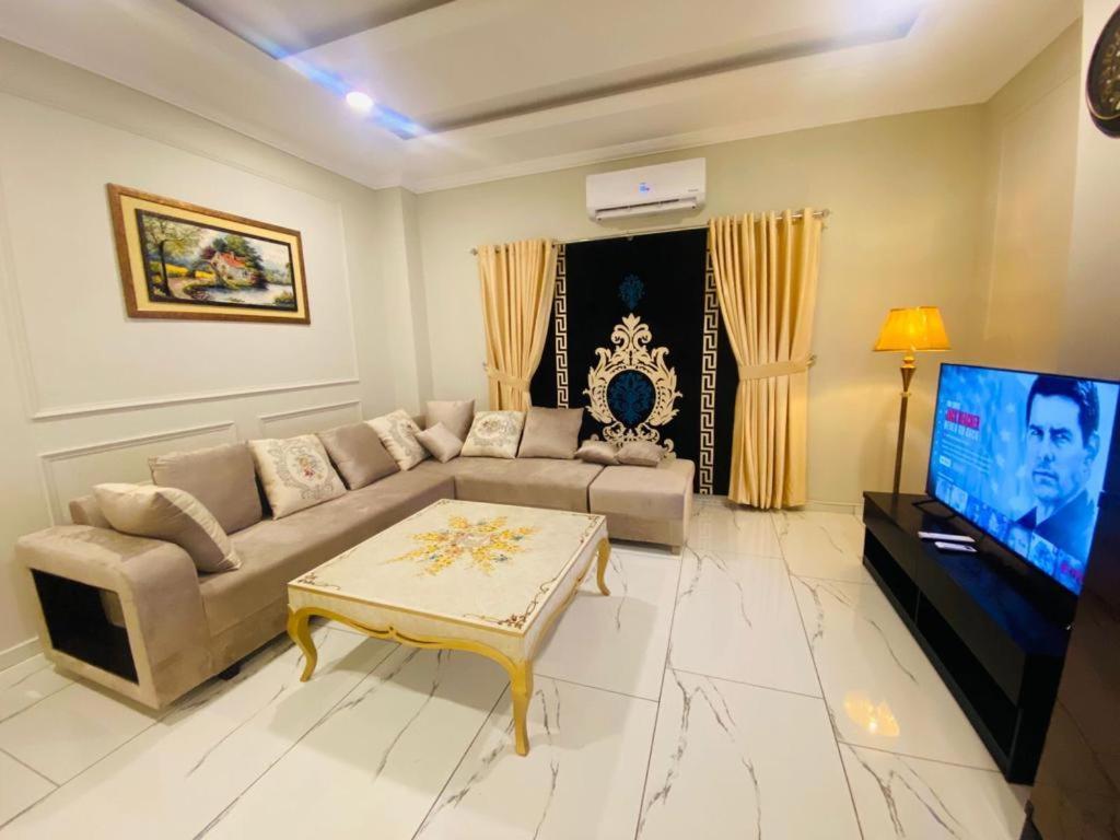 Holidazzle Serviced Apartments Bahria Town Rávalpindí Exteriér fotografie
