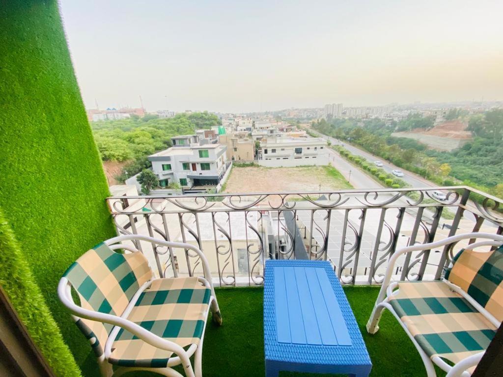 Holidazzle Serviced Apartments Bahria Town Rávalpindí Exteriér fotografie