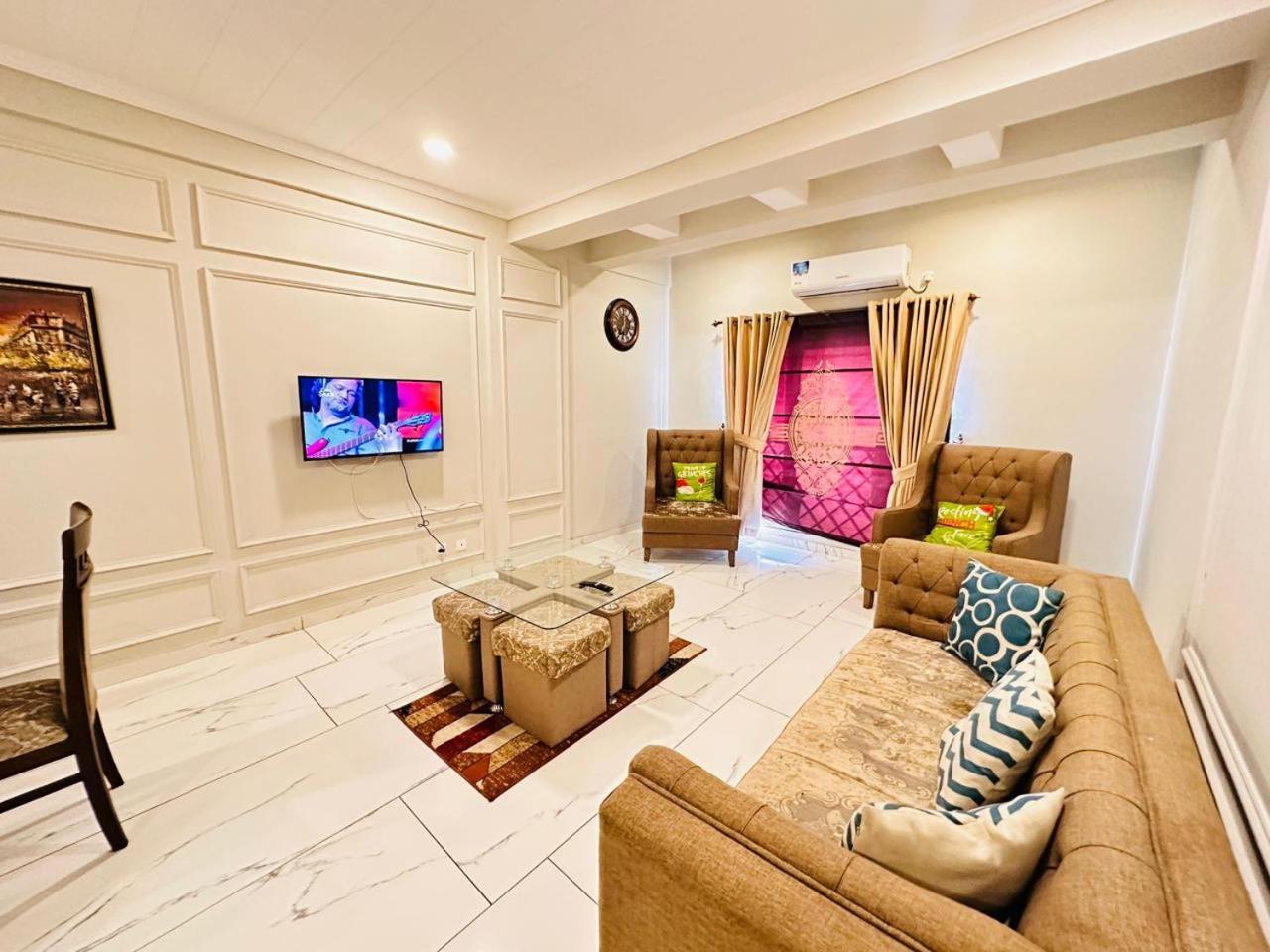 Holidazzle Serviced Apartments Bahria Town Rávalpindí Pokoj fotografie