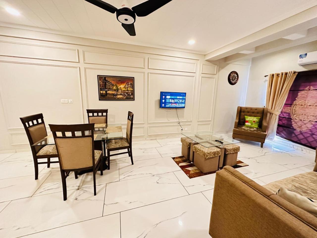Holidazzle Serviced Apartments Bahria Town Rávalpindí Pokoj fotografie